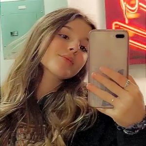 Meet your Posher, Liora